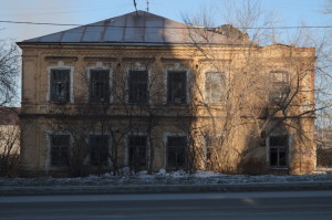 В этом доме по ул. Малая Кушва (сегодня Красногвардейская, 56) на втором этаже жил епископ Лев (Черепанов). На первом этаже размещалась монастырская воскресная школа 