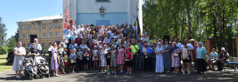 Скорбященский монастырь и Русская община г. Нижнего Тагила провели праздник семьи, любви и верности